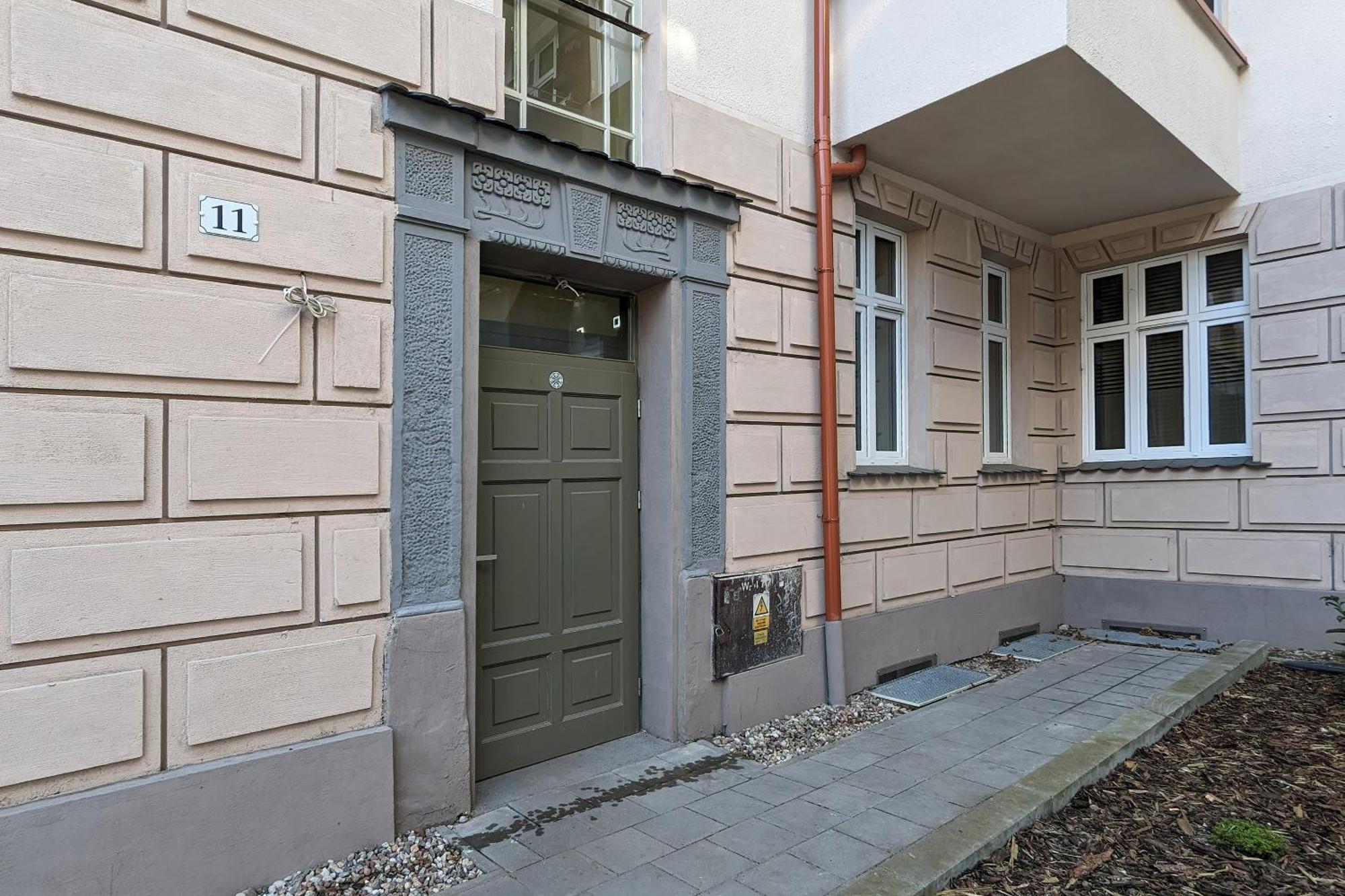 Cosy Near The Old Town By Renters Apartment *